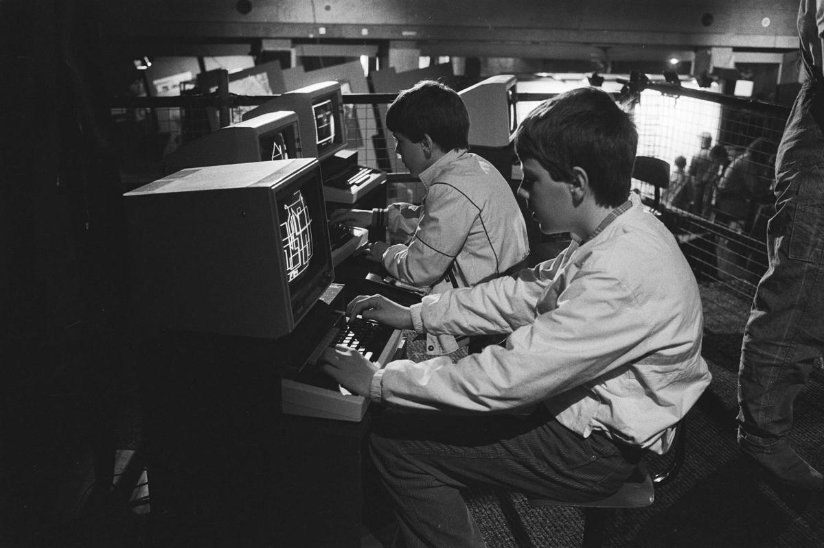 Choosing Between 2 Qualified Tech Experts